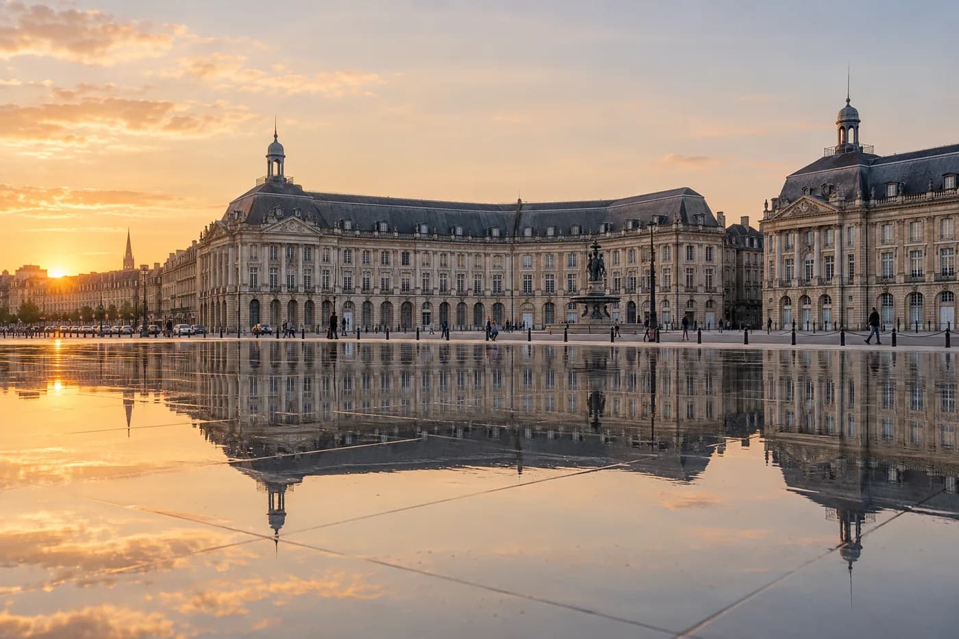 Place de la Bourse et miroir d’eau, Bordeaux.