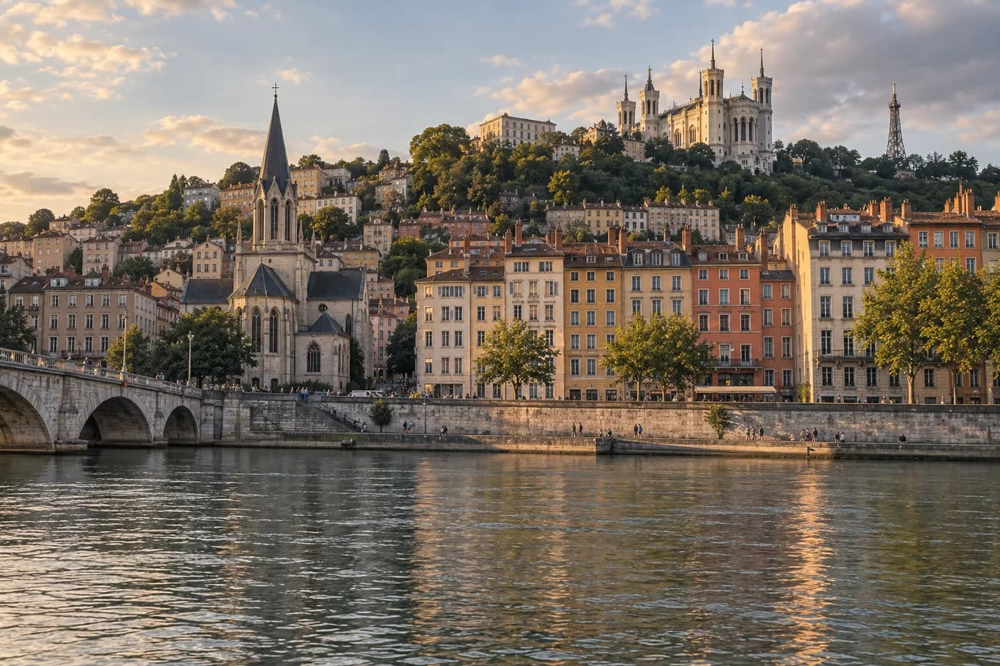 La Saône, le Vieux Lyon et Fourvière, Lyon.